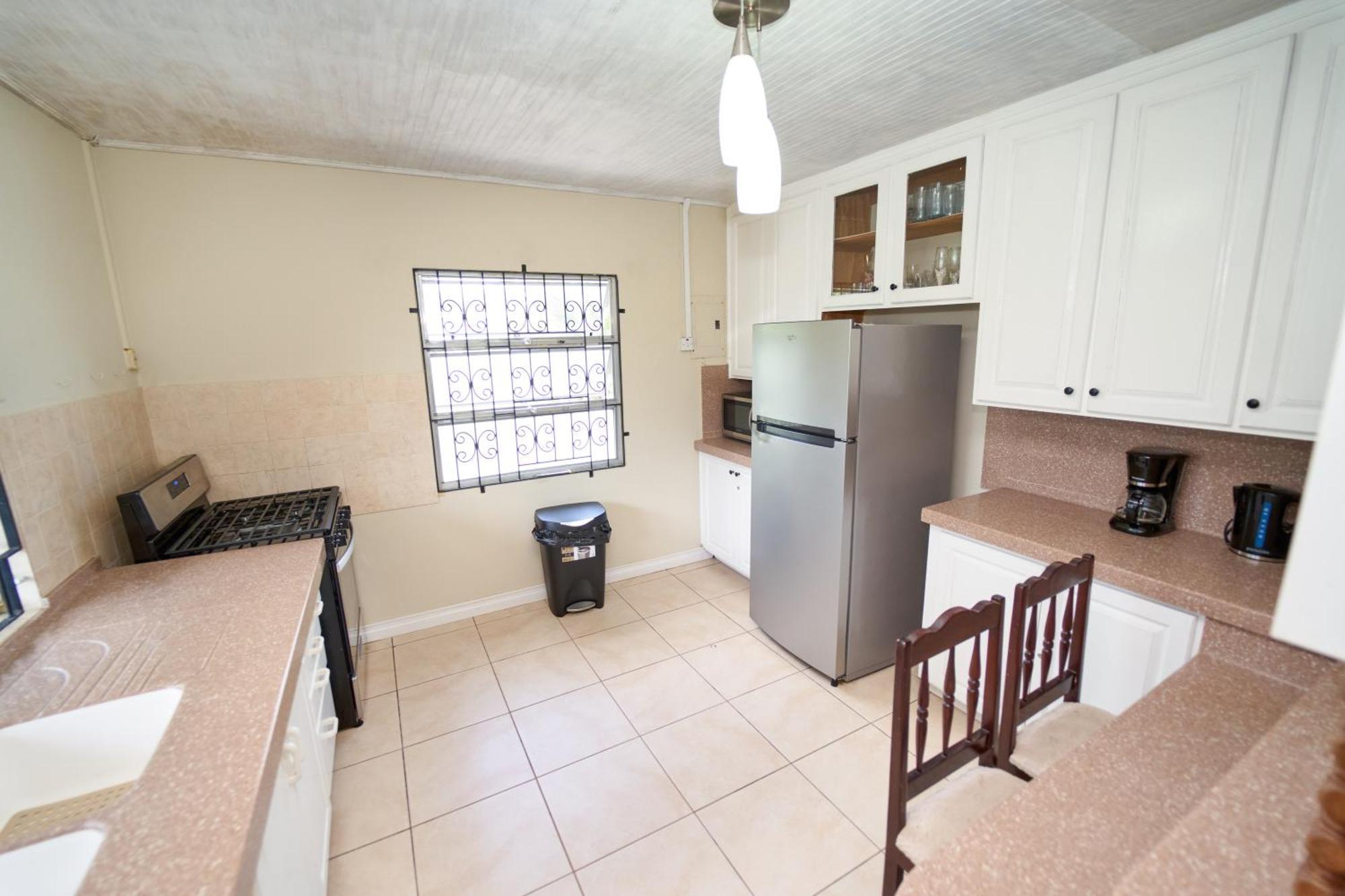 Spacious 3-Bedroom Home - Regency Park 브리지타운 외부 사진