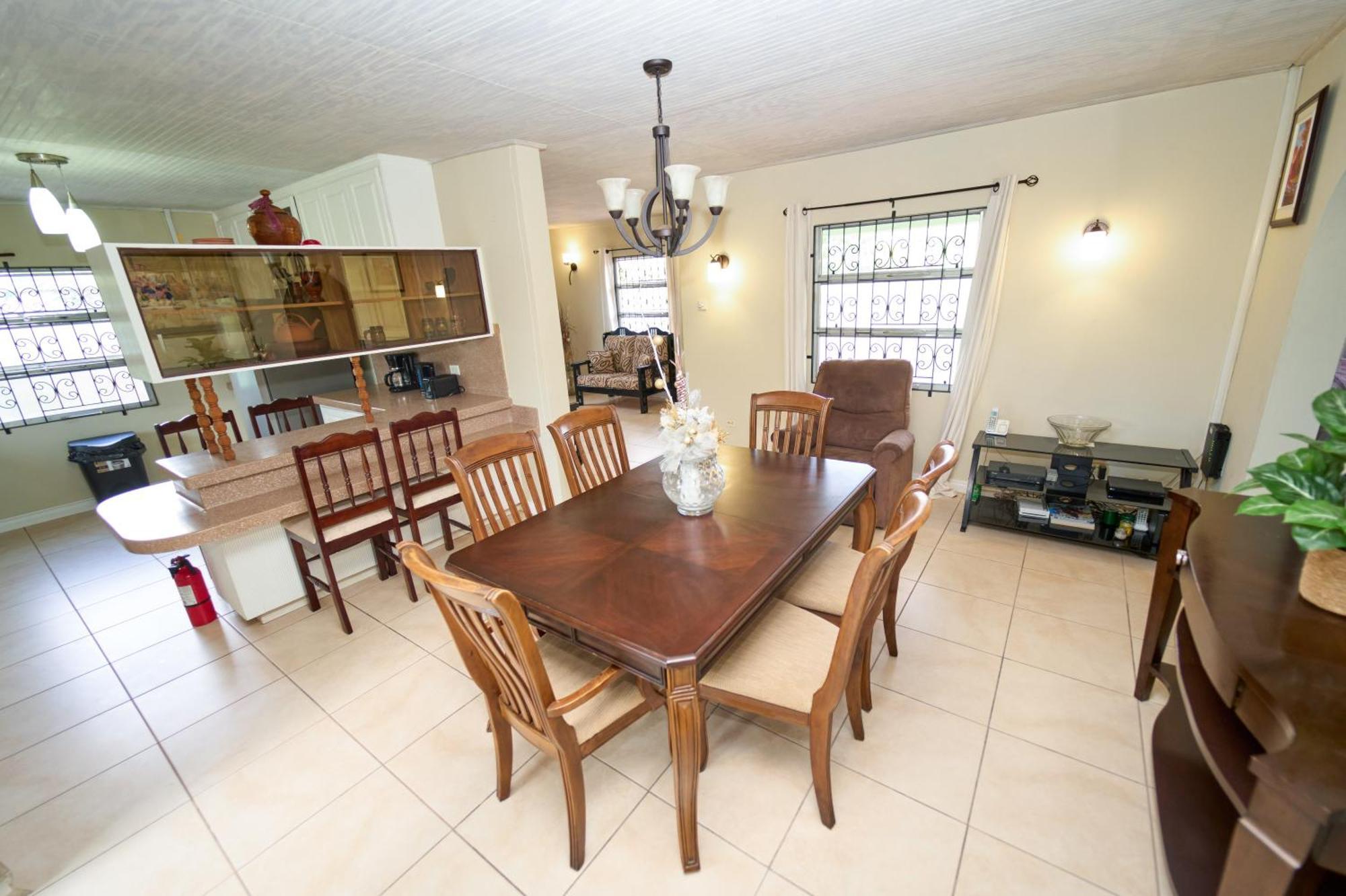 Spacious 3-Bedroom Home - Regency Park 브리지타운 외부 사진