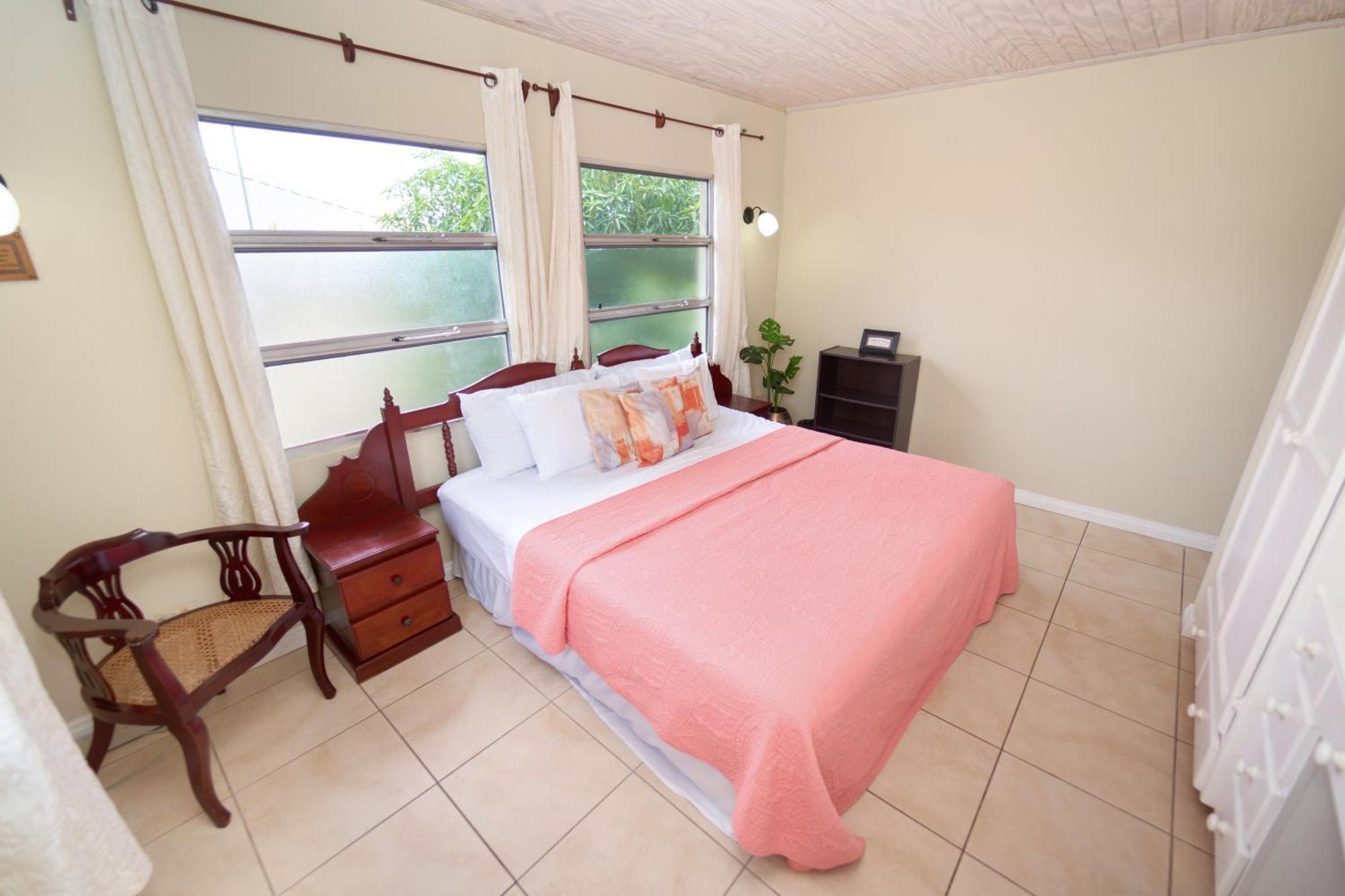Spacious 3-Bedroom Home - Regency Park 브리지타운 외부 사진